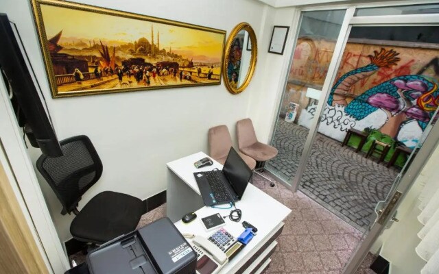 Honey Hotel