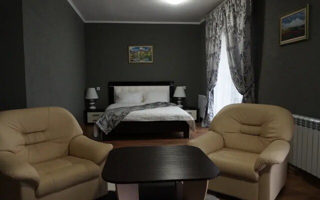 Alpika Hotel