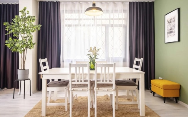 Exquisite Central Flat Near Bagdat Street