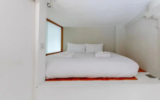 Tastefully Curated Mezzanine Studio Flat Hackney!