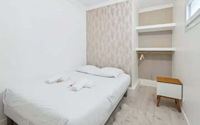 Exceptional Apartment With Terrace - La D Fense