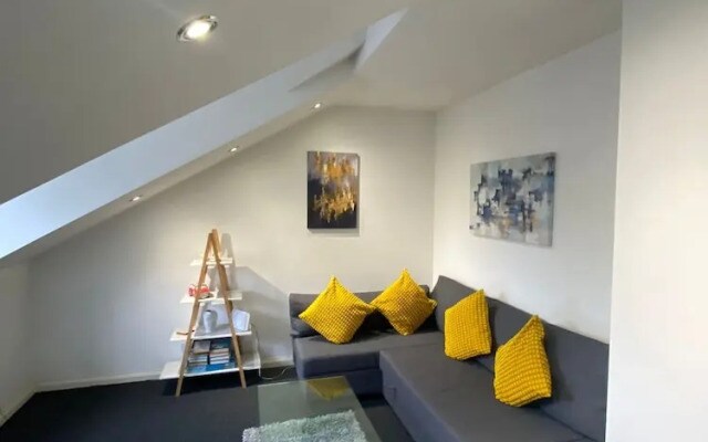 Apartment - Sleeps 4 & Excellent Transport Links