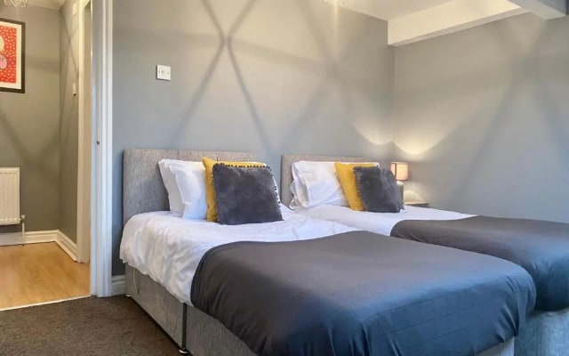 Alpheus Living: Newsham Apartment