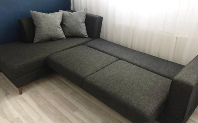 Small Istanbul Apartment Semi basement floor