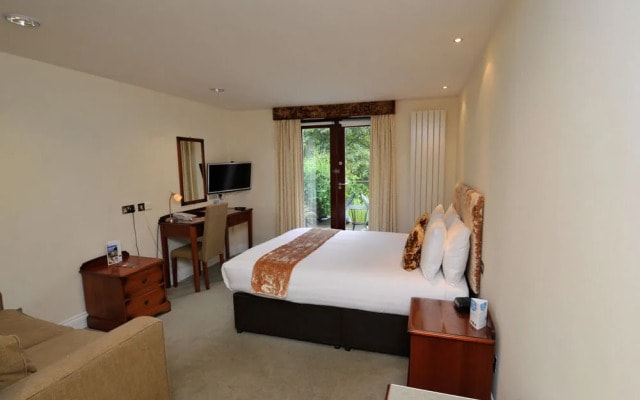 Best Western Plus Grim's Dyke Hotel