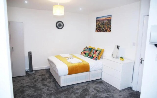 Apartment - Sleeps 5 & Free Parking