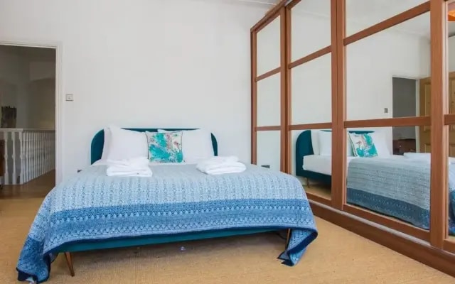 Bright 2 Bedroom Apartment in South East London