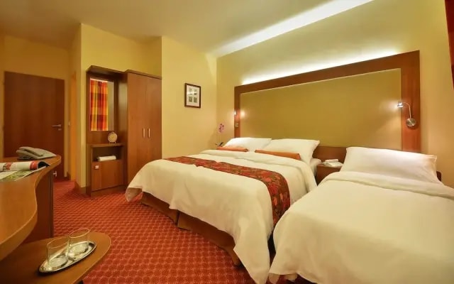 Maximilian Lifestyle Resort