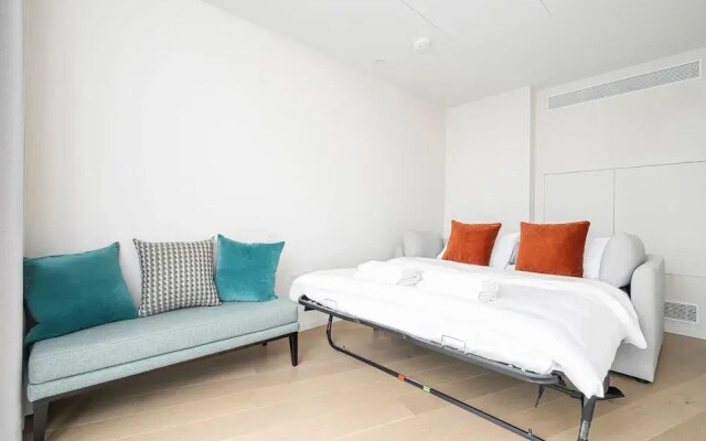 Inspiring Three-bedroom Apartment With City Views