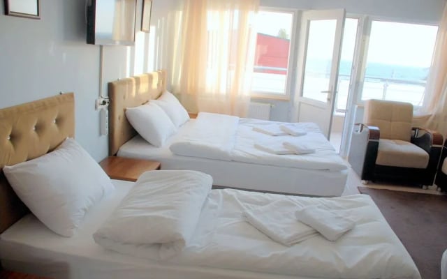 Amaros Apartments & Suites
