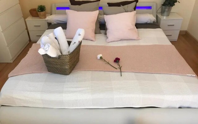 Rooms in Seafront Villa
