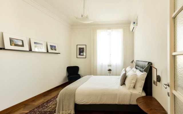 Quiet and Bright 2 Beds in a Great Area