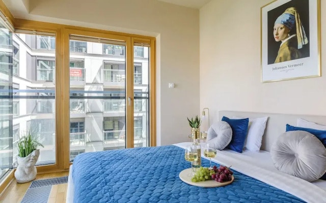Lumina 4-room apart in Mennica Residence