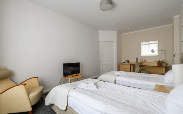404 Rooms and Apartments