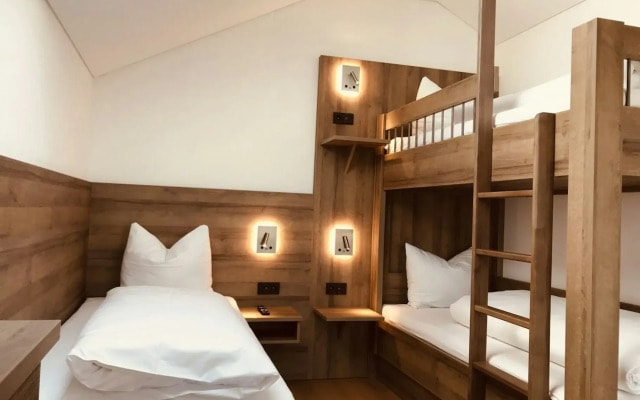 WESTSIDE Hotel Garni