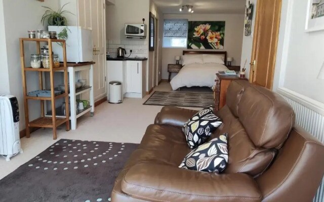 Wood Bank Studio Apartment