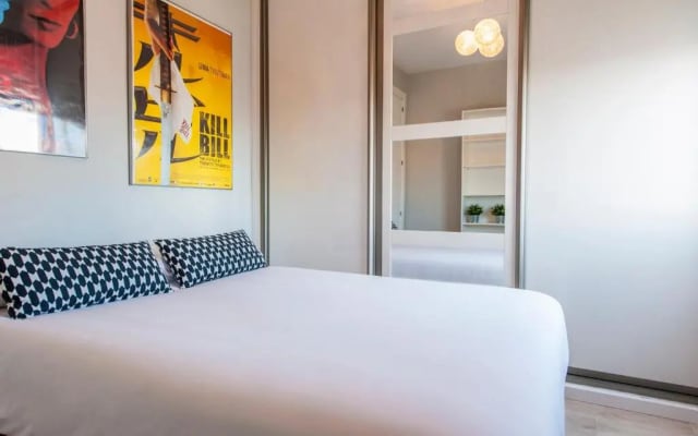 Apartamento Plaza de Castilla II - Urbano Con Estilo y Funcional