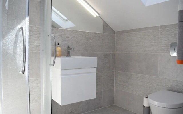 Bright 2 Bedroom With Balcony in Wandsworth