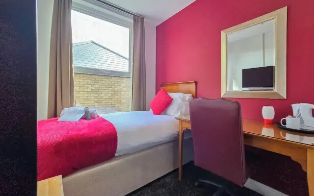 Hullywood Rooms