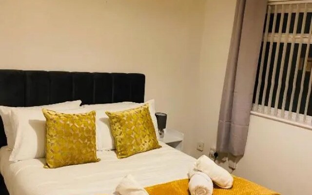 Cheerful Home Near City Centre,Station& Racecourse