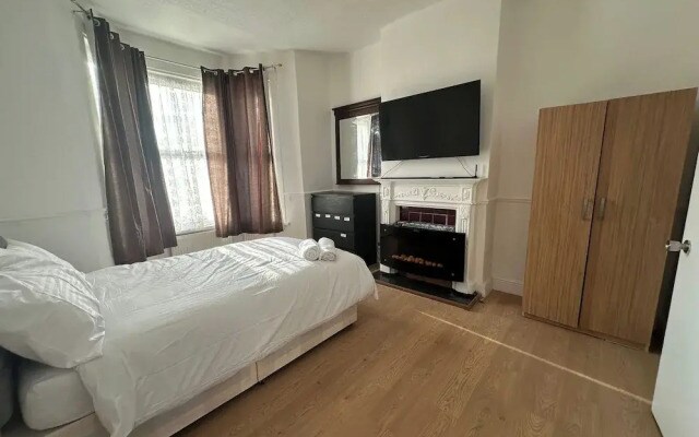 Croydon Dream House on Lancing Road