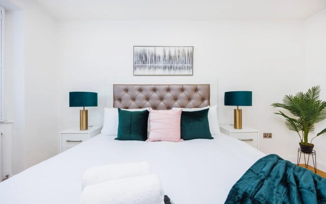 Luxurious - Pool Table - Games Room - Free Parking