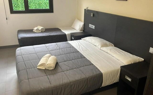 6 Bis Hotel