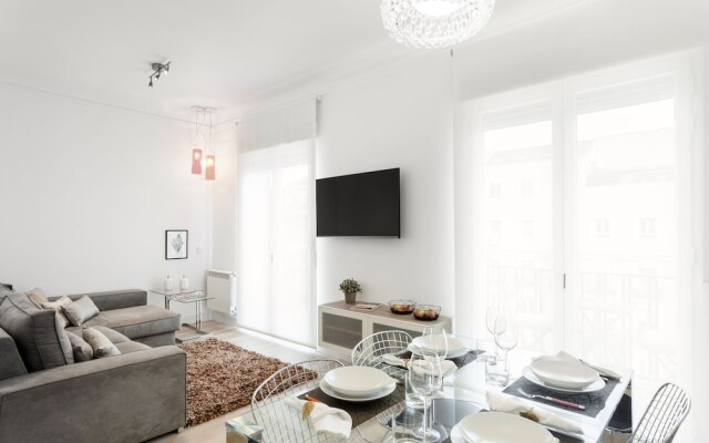 Jose Abascal Apartment by Flatsweethome