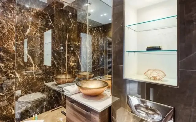 Stylish 1bdr Apt W/balcony, Near Victoria Station