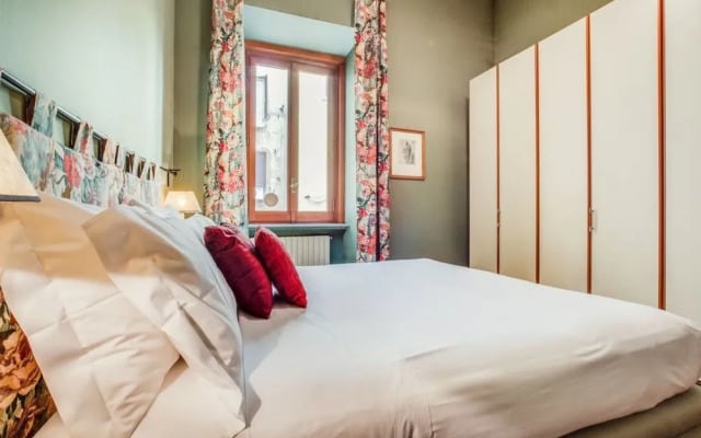 Elegant and Large 2 bed Flat Near P.zza Barberini