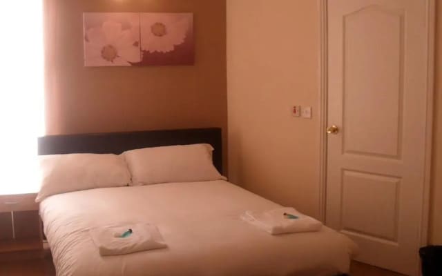 OYO Weaste Hotel