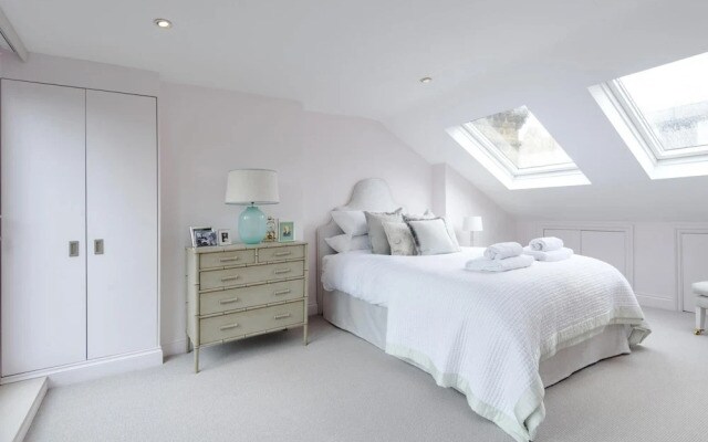 Chic Wandsworth Home With Patio