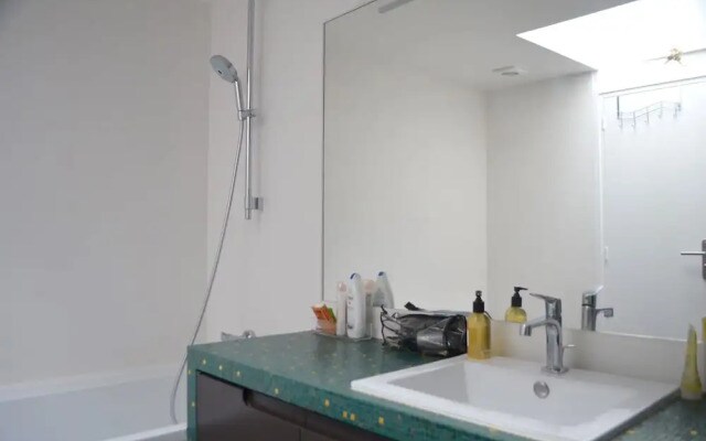 Top Floor Flat Near Bastille