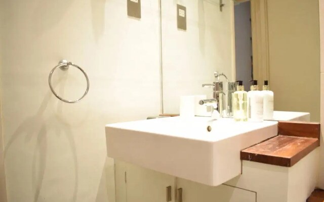 2 Bedroom Flat In East London