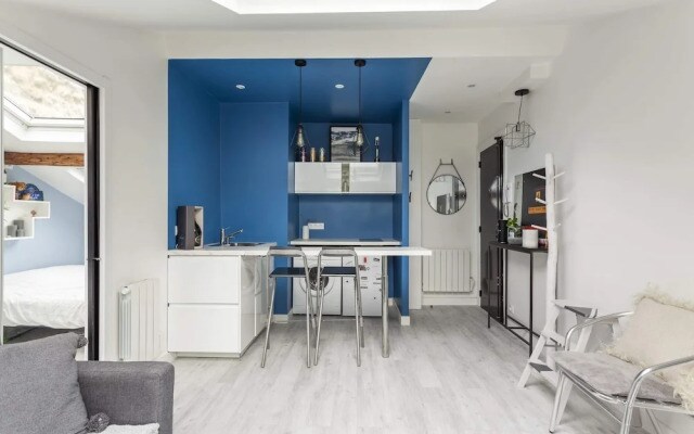 Modern and Intimate Apartment 2 Mins From the Metro