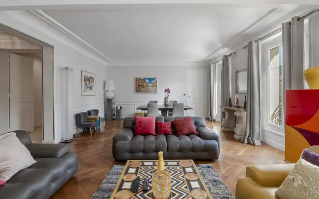 Luxury 4 Bed Residence - Next to Arc de Triomphe