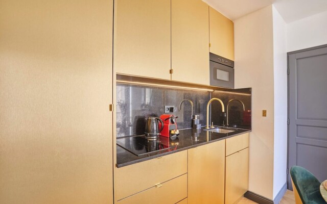 Superb AC- 2bdr Apartement Montaigne/arc de Triomphe
