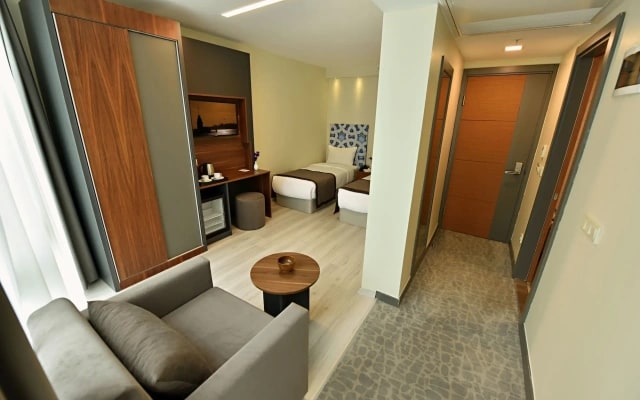 All Inn Hotel