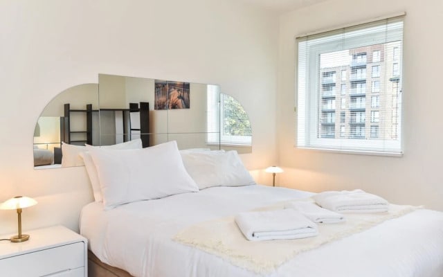 Superb Two Bedroom Flat By The Water - Great Views