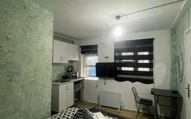 Taksim Cinar Suit