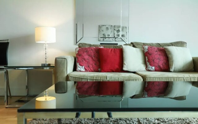 Stunning 2 Bedroom Great Location