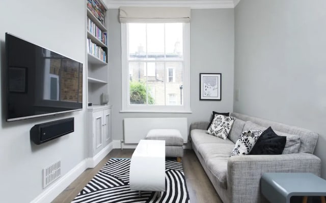 Stylish and Spacious 2BR House in Hammersmith