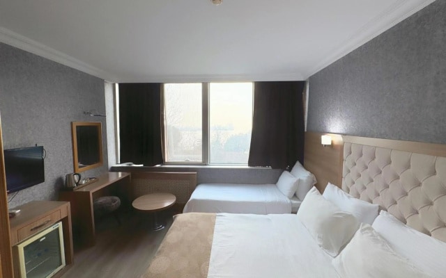 Lounge Boutique Hotel