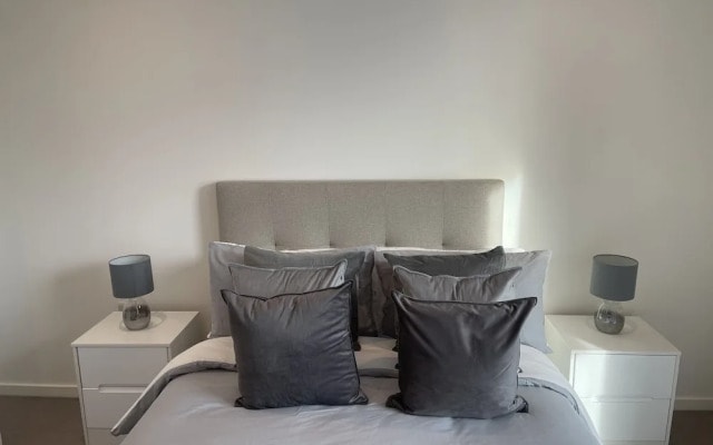 Immaculate 2bed Apartment in London - City Views