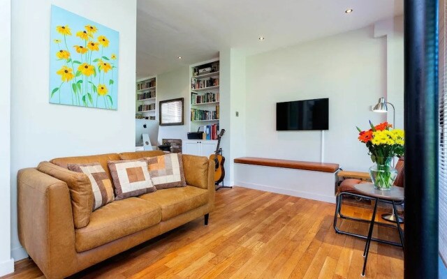 Hartfield Crescent