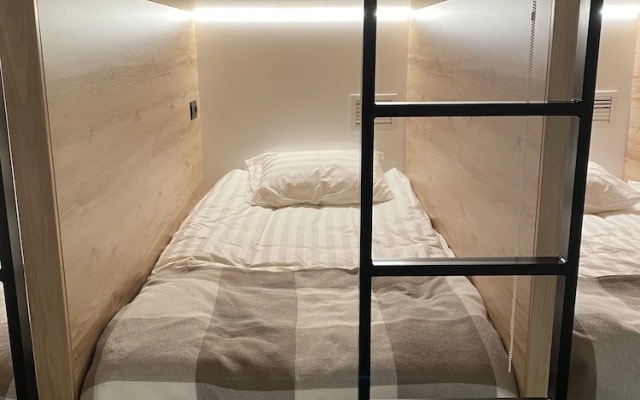 Зал сна и отдыха Sleep Lounge, Терминал D — хостел
