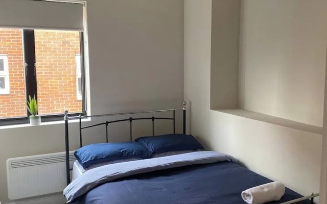 Charming 2-bedroom Apartment in the Heart of Beckenham