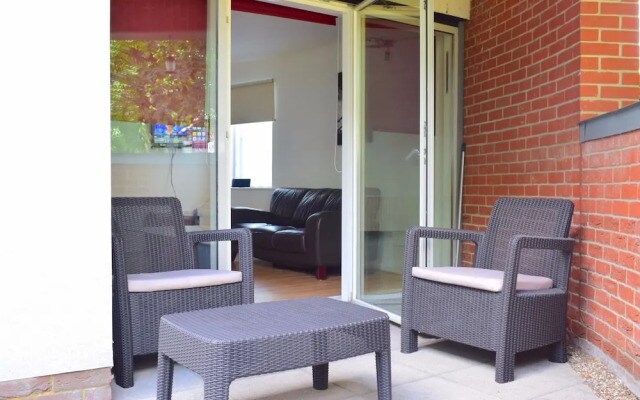 Spacious 2 Bedroom in Shepherds Bush With Patio