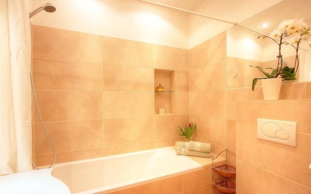 Botanical garden apartment