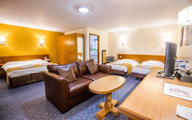 Tollgate Hotel & Leisure